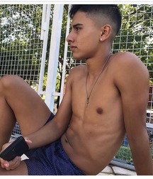 pretty boys 5a8ac0861cb26.jpg