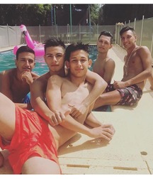 pretty boys 5aa67636c8a4a.jpg