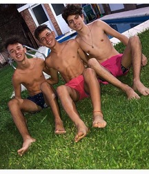 pretty boys 5aa67669e00a2.jpg