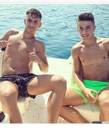 pretty boys 5aa67695a9024.jpg