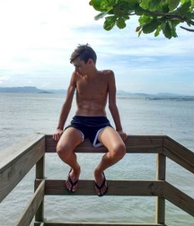 pretty boys 5aa676b1d91d5.jpg