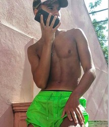 pretty boys 5aa676bb24401.jpg