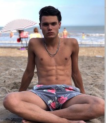 pretty boys 5abe3e32019ad.jpg