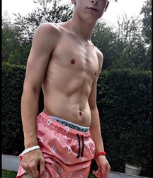 pretty boys 5abe3e5f5e9d1.jpg