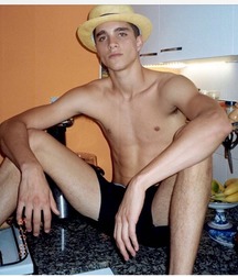 pretty boys 5abe3e66100a4.jpg