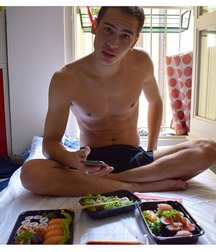 pretty boys 5abe3e677493a.jpg
