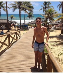 pretty boys 5abe3e7a3f4f4.jpg