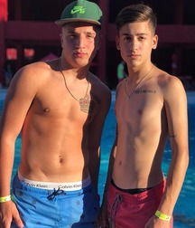 pretty boys 5abe3e7f8a48b.jpg