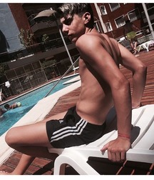 pretty boys 5abe3e8f8d947.jpg