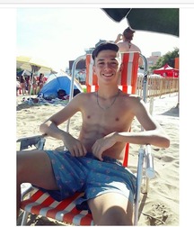 pretty boys 5ae5de21db272.jpg