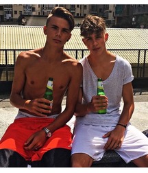 pretty boys 5ae5de449d3f6.jpg