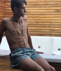 pretty boys 5ae5de4a6c731.jpg