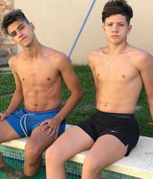 pretty boys 5ae5de4eceeb0.jpg