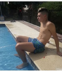 pretty boys 5ae5de50247ad.jpg