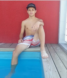 pretty boys 5ae5de5ba911c.jpg