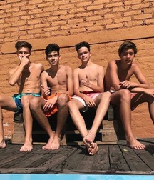 pretty boys 5ae5de8d71993.jpg