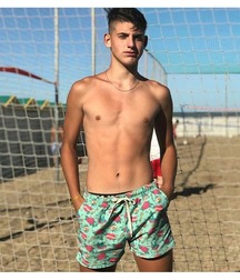 pretty boys 5ae5dec4a41e7.jpg