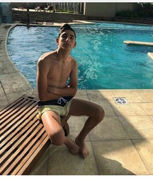 pretty boys 5ae5decfb34fc.jpg