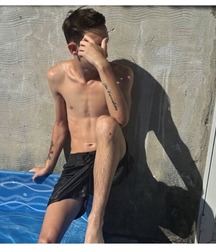 pretty boys 5ae5ded20189a.jpg