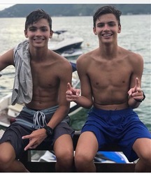 pretty boys 5ae5ded858b68.jpg