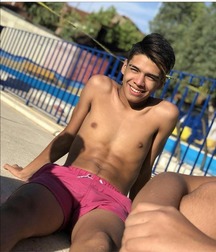 pretty boys 5ae5dedde77d4.jpg