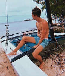 pretty boys of september 5bb21e1dedf97.jpg