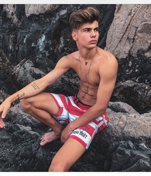 pretty boys of september 5bb21e445c6a7.jpg