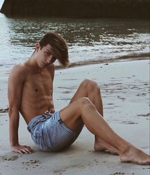 pretty boys of september 5bb21ea479221.jpg