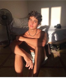 pretty boys of november 5c0522bd7f25a.jpg