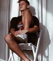 pretty boys of december 1  5c2cf0c3accf0.jpg