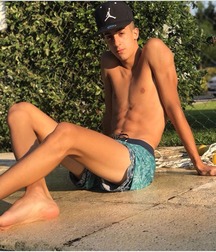 pretty boys of january 1 5c543211881c0.jpg