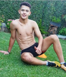 pretty boys of january 1 5c5432408e310.jpg