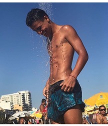 pretty boys of january 2 5c54336f86e70.jpg