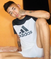 pretty boys of june 1 5d1f3d5bf2c65.jpg