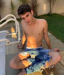 pretty boys of june 1 5d1f3d83338f3.jpg