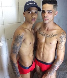 pretty boys of june2 5d1f3e4d44333.jpg