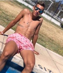 pretty boys of june2 5d1f3e629f3f3.jpg