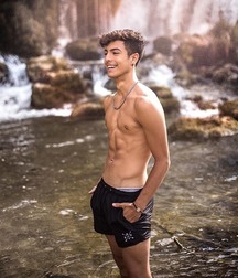 pretty boys of july 2 5d42cebae3e78.jpg