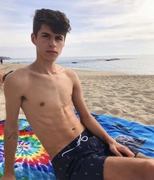 pretty boys of september 1 5d934515631e3.jpg