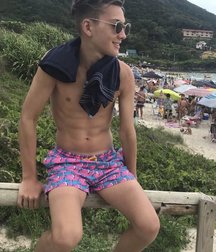 pretty boys of november 2 5de673795f793.jpg