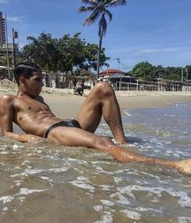 pretty boys of december 1 5e0f4c9f1a905.jpg