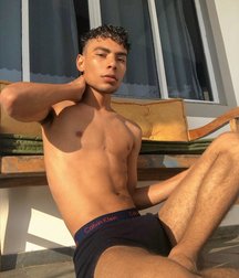 pretty boys of december 1 5e0f4cba39299.jpg