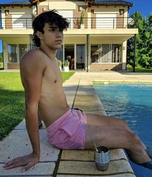 pretty boys of december 1 5e0f4cc02d9be.jpg