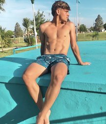 pretty boys of december 1 5e0f4cfdce035.jpg