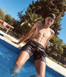 best boys of April 2020 (2) 5eac322d26e97.jpg