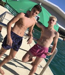 shirtless best boys of July 2020 5efdc1663b52c.jpg