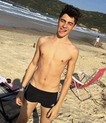 shirtless best boys of July 2020 5efdc16eaaa38.jpg