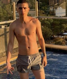 shirtless best boys of July 2020 5efdc173702da.jpg