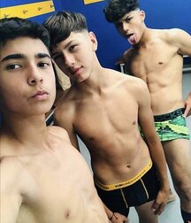 shirtless best boys of July 2020 5efdc195a1b5a.jpg