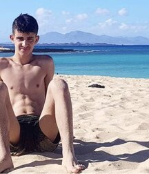shirtless best boys of July 2020 5efdc1a6336ec.jpg